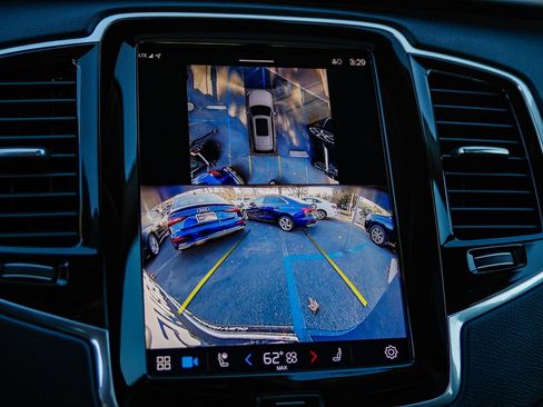 Used 2024 Volvo XC90 B5 Plus w/ Protection Package Premier image 27