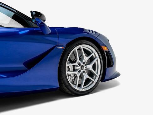 Used 2024 McLaren 750S Spider RWD image 25