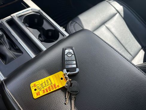 Used 2018 Ford F150 Lariat w/ Equipment Group 502A Luxury AWD/4WD image 22