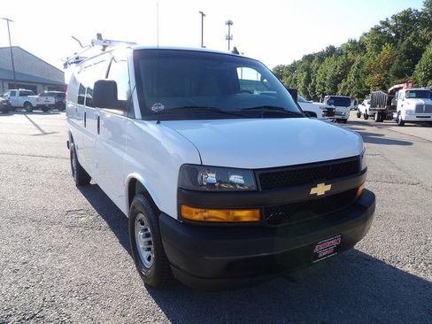 Used 2022 Chevrolet Express 2500 w/ Driver Convenience Package RWD image 11
