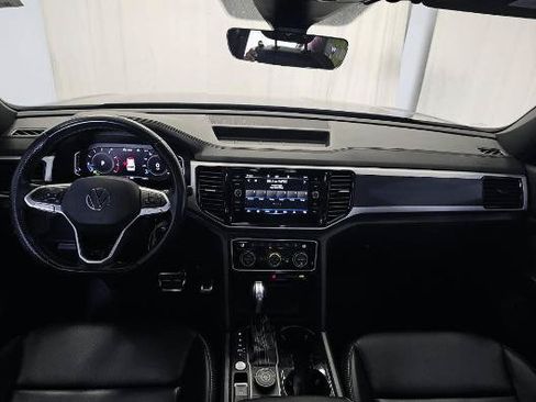 Used 2022 Volkswagen Atlas Cross Sport SEL R-Line AWD/4WD image 16