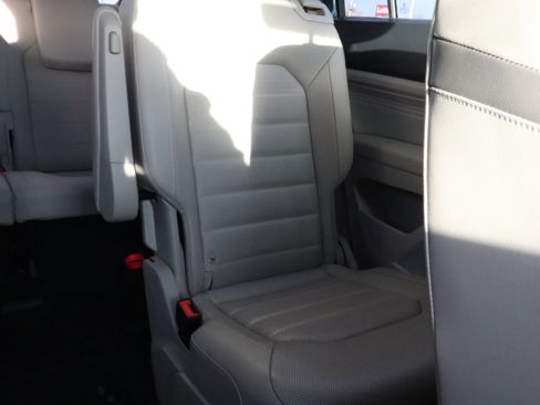 Used 2023 Volkswagen Atlas SEL Premium image 12