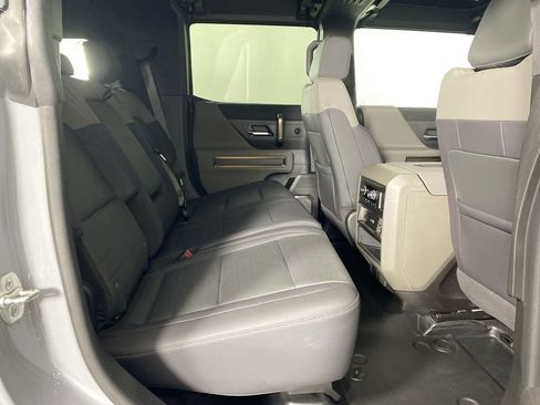 Used 2025 GMC Hummer EV 2X image 29