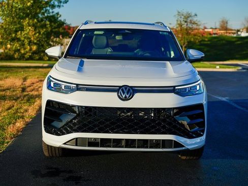 New 2026 Volkswagen Tiguan SEL R-Line image 3