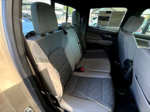 Used 2024 Chevrolet Colorado ZR2 w/ Technology Package image 19