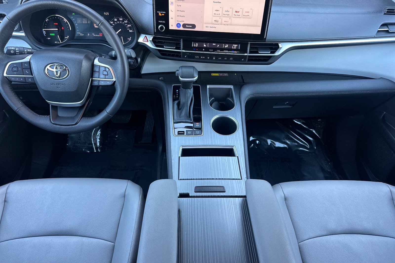 Certified 2025 Toyota Sienna XLE FWD image 17