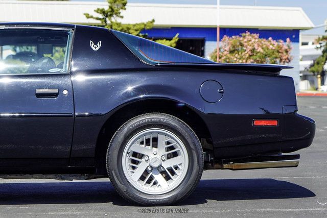 Used 1992 Pontiac Firebird Formula RWD image 5