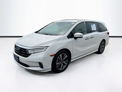 Certified 2024 Honda Odyssey Touring image 3