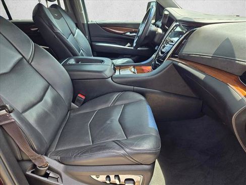 Used 2017 Cadillac Escalade ESV Luxury RWD image 21