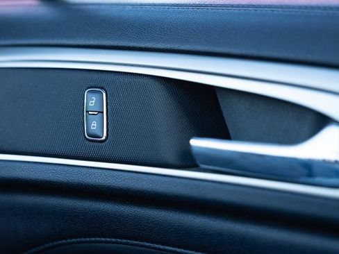 Used 2017 Lincoln MKZ Premiere image 11