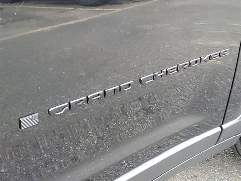 New 2025 Jeep Grand Cherokee Limited image 7