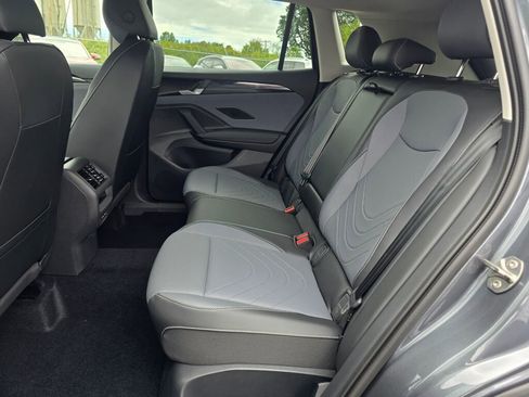 New 2025 Volkswagen Tiguan SE image 30