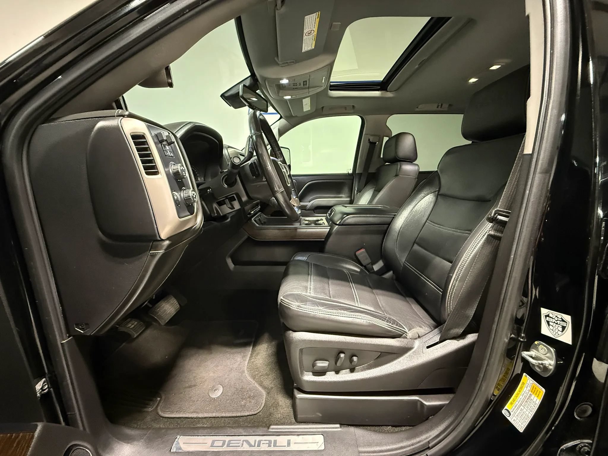 Used 2018 GMC Sierra 2500 Denali w/ Duramax Plus Package AWD/4WD image 16