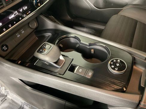 Used 2025 Nissan Rogue SV image 19