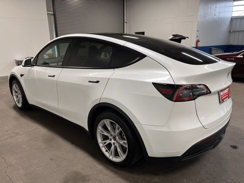 Used 2021 Tesla Model Y Long Range image 5