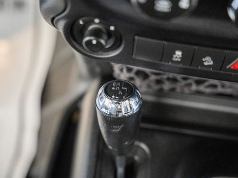 Used 2017 Jeep Wrangler Unlimited Sahara w/ Connectivity Group image 30