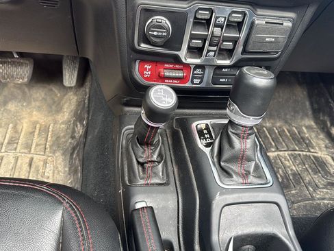 Used 2023 Jeep Wrangler Unlimited Rubicon w/ Steel Bumper Group image 16