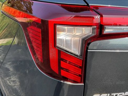Used 2025 Kia Seltos S AWD/4WD image 29