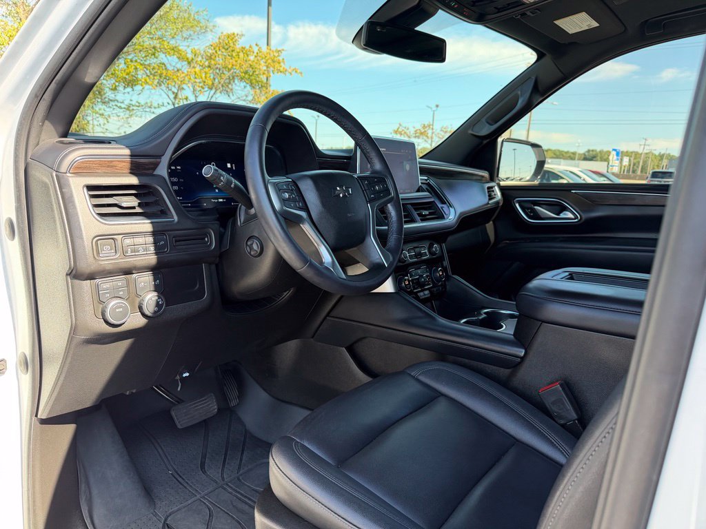 Used 2022 Chevrolet Tahoe Z71 w/ Luxury Package AWD/4WD image 9