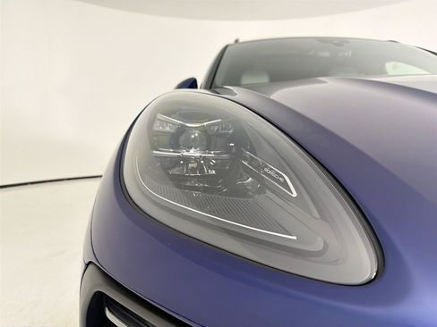 Certified 2026 Porsche Macan AWD/4WD image 32
