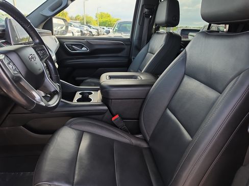 Certified 2022 Chevrolet Tahoe Z71 w/ Luxury Package AWD/4WD image 15