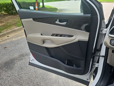 Used 2019 Kia Sorento FWD image 25