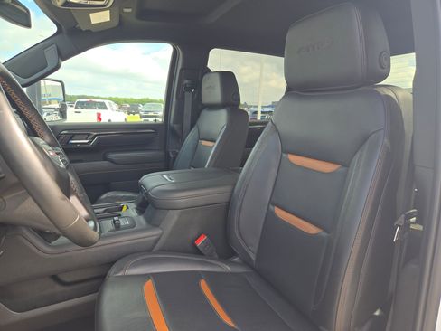 Used 2025 GMC Sierra 2500 AT4 AWD/4WD image 11
