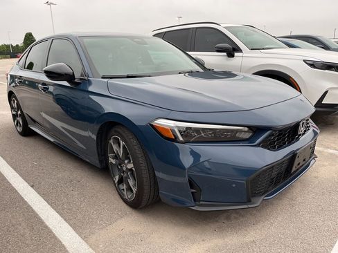 Used 2025 Honda Civic Sport image 2