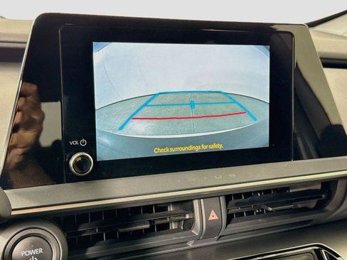 Certified 2025 Toyota Prius LE FWD image 15
