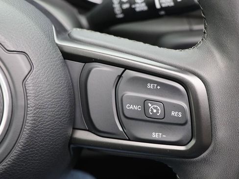 Used 2023 Jeep Wrangler Unlimited w/ Sun & Screen Package image 21