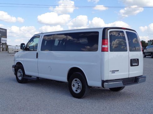 Used 2018 Chevrolet Express 3500 LS image 5