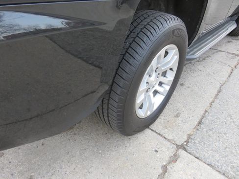 Used 2020 Chevrolet Tahoe LT image 38