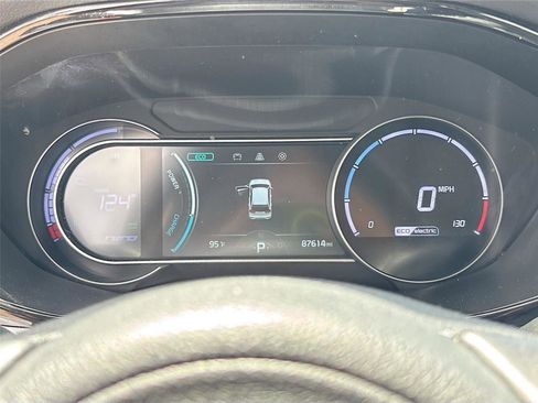Used 2022 Kia Niro EX w/ Cold Weather Package FWD image 12
