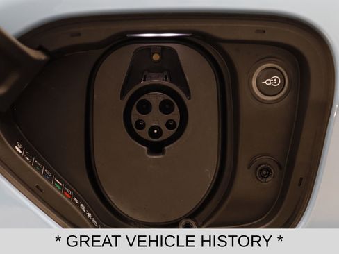 Used 2023 Porsche Taycan image 5