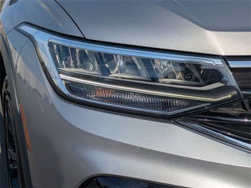 Certified 2023 Volkswagen Tiguan SE R-Line image 10