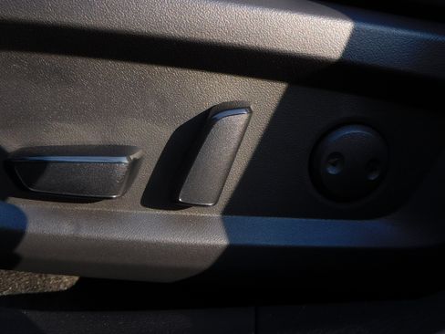 New 2025 Mitsubishi Outlander SE image 11