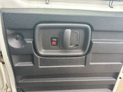 Used 2011 Chevrolet Express 2500 image 21