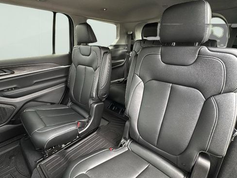 Used 2024 Jeep Grand Cherokee L Limited image 22