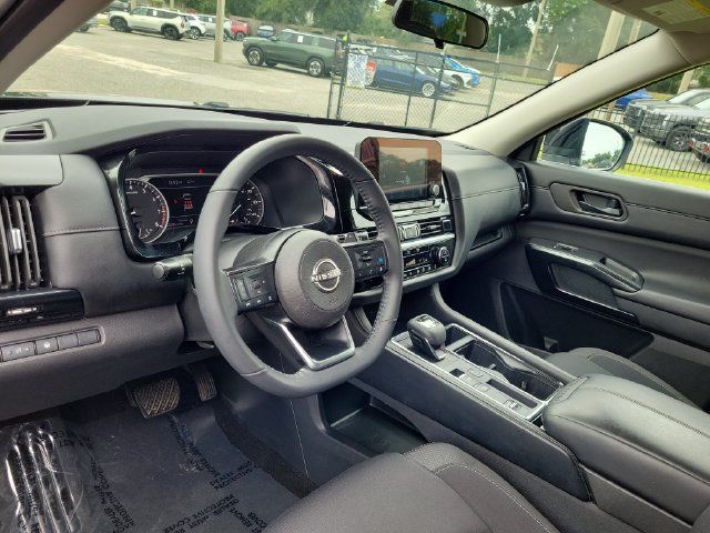 Used 2024 Nissan Pathfinder SV FWD image 17