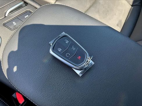 Used 2023 Buick Envision Avenir AWD/4WD image 38