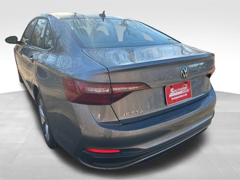 Used 2024 Volkswagen Jetta SE image 18