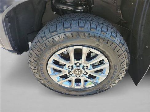 Used 2025 Toyota Tacoma Limited AWD/4WD image 9