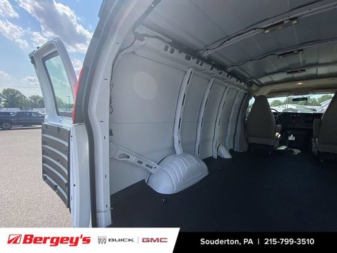 New 2025 GMC Savana 3500 w/ Driver Convenience Package RWD image 27