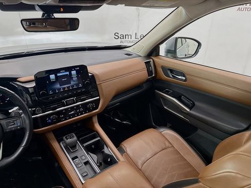 Used 2024 Nissan Pathfinder Platinum w/ Cargo Package FWD image 24