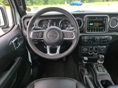 Used 2023 Jeep Wrangler Unlimited Sahara w/ Cold Weather Group AWD/4WD image 11