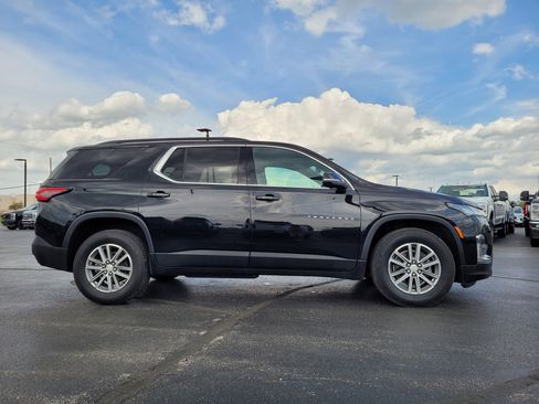 Used 2023 Chevrolet Traverse LT image 2