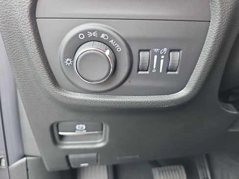 New 2025 Jeep Grand Cherokee L Altitude image 11