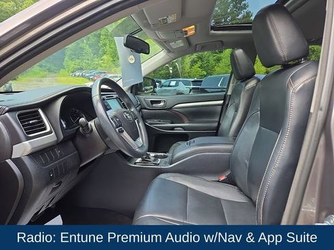 Used 2016 Toyota Highlander XLE AWD/4WD image 2