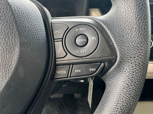 Used 2020 Toyota Corolla LE FWD image 21