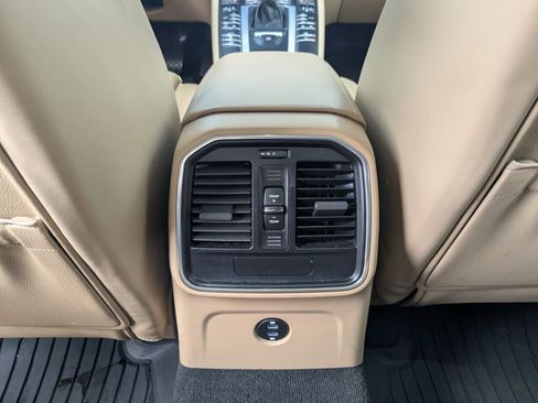Used 2021 Porsche Macan S AWD/4WD image 22